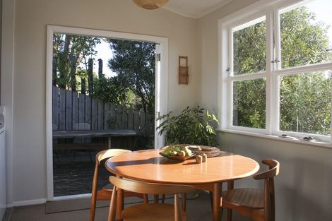 Photo of property in 2 Paparangi Crescent, Paparangi, Wellington, 6037