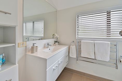 Photo of property in 10 Dalkeith Place, Opaheke, Papakura, 2113