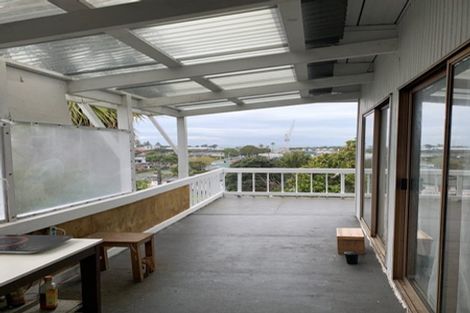 Photo of property in 20 Glencoe Road, Browns Bay, Auckland, 0630