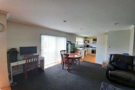 Photo of property in 10 Waldos Way, Mangere, Auckland, 2022