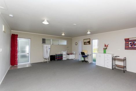 Photo of property in 6 Fantome Place, Whalers Gate, New Plymouth, 4310