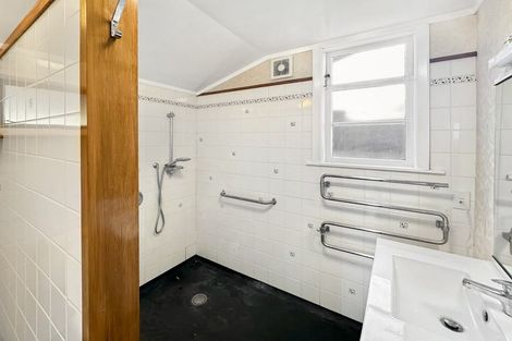 Photo of property in 216 Waddington Drive, Naenae, Lower Hutt, 5011