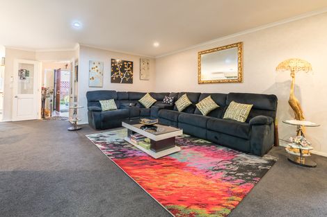 Photo of property in 36 Broadfield Street, Massey, Auckland, 0614