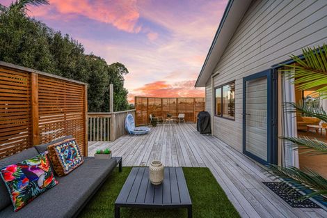 Photo of property in 25 Broadfield Street, Massey, Auckland, 0614