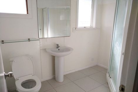 Photo of property in 20a Roberts Road, Te Atatu South, Auckland, 0610