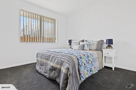 Photo of property in 6 Coupland Court, Glendene, Auckland, 0602