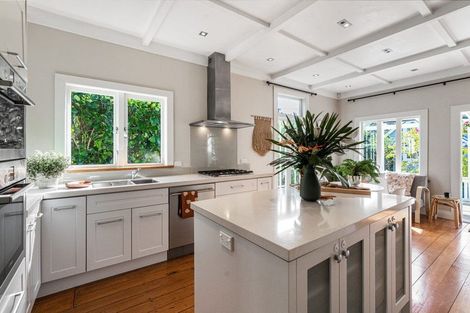 Photo of property in 27 Rutland Road, Stanley Point, Auckland, 0624