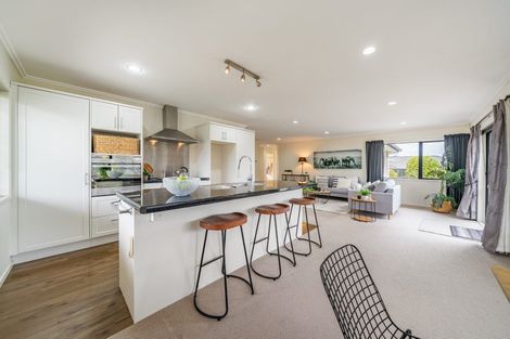 Photo of property in 48 Sunstone Crescent, Brown Owl, Upper Hutt, 5018