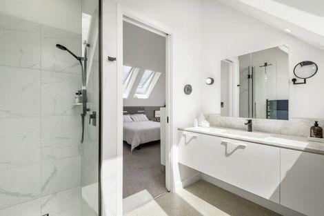 Photo of property in 81 Queen Street, Northcote Point, Auckland, 0627