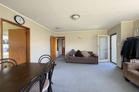 Photo of property in 2/9 Windy Ridge Road, Glenfield, Auckland, 0629