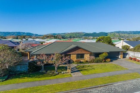 Photo of property in 80 Guildford Drive, Paraparaumu, 5032
