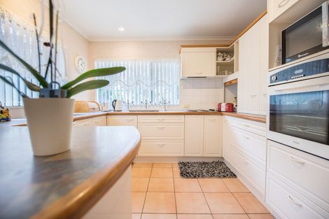 Photo of property in 36 Broadfield Street, Massey, Auckland, 0614