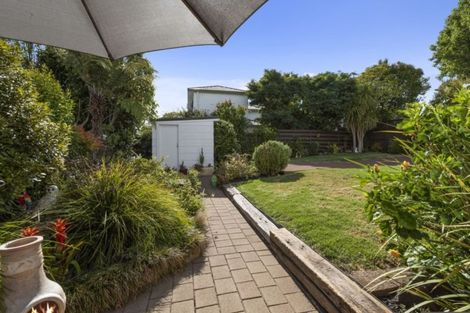 Photo of property in 2/17 County Road, Torbay, Auckland, 0630