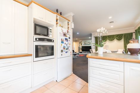 Photo of property in 36 Broadfield Street, Massey, Auckland, 0614