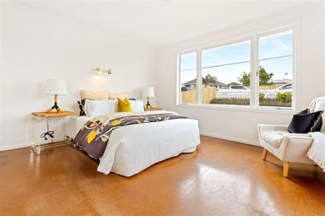 Photo of property in 18 Karamu Street, Te Atatu Peninsula, Auckland, 0610