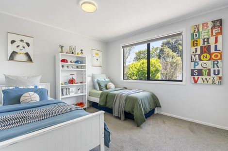 Photo of property in 30 Fairdale Place, Birkdale, Auckland, 0626