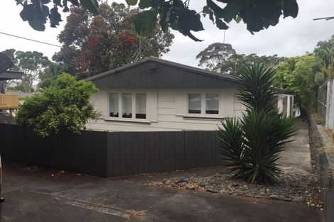 Photo of property in 2/10 William Bond Street, Stanley Point, Auckland, 0624