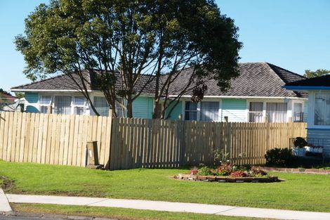 Photo of property in 28 Lavinia Crescent, Mangere East, Auckland, 2024