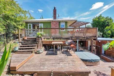 Photo of property in 102 Sunnyside Road, Sunnyvale, Auckland, 0612