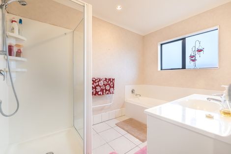 Photo of property in 36 Broadfield Street, Massey, Auckland, 0614