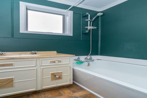 Photo of property in 8 Miro Street, Kaka Point, 9271