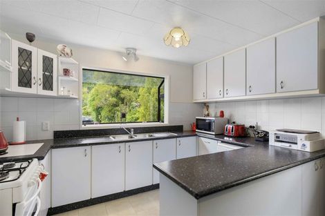 Photo of property in 476 Stokes Valley Road, Stokes Valley, Lower Hutt, 5019