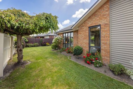Photo of property in 15 Coolspring Way, Redwood, Christchurch, 8051