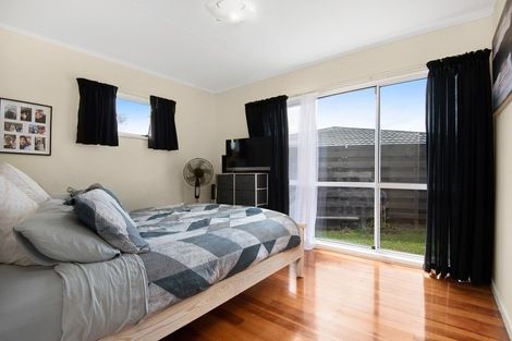 Photo of property in 42 Abraham Crescent, Milson, Palmerston North, 4414