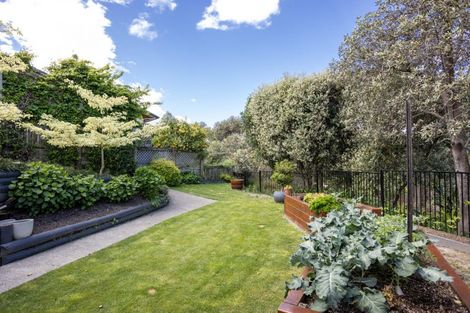 Photo of property in 37 Hikanui Drive, Havelock North, 4130