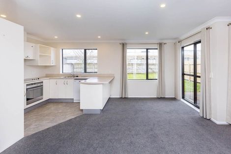 Photo of property in 6c Savage Crescent, Upper Hutt Central, Upper Hutt, 5018