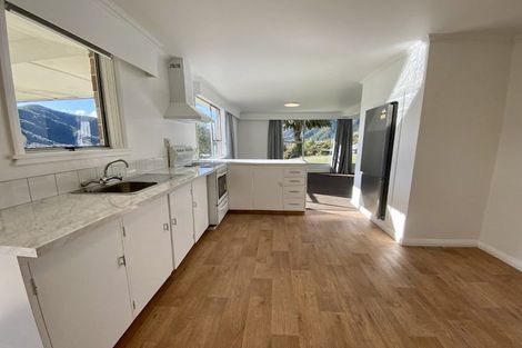 Photo of property in 204 Waikawa Road, Waikawa, Picton, 7220