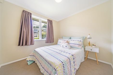 Photo of property in 10 Vista Crescent, Maoribank, Upper Hutt, 5018