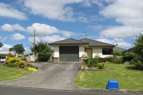 Photo of property in 2 Dan Bryant Place, Pukekohe, 2120
