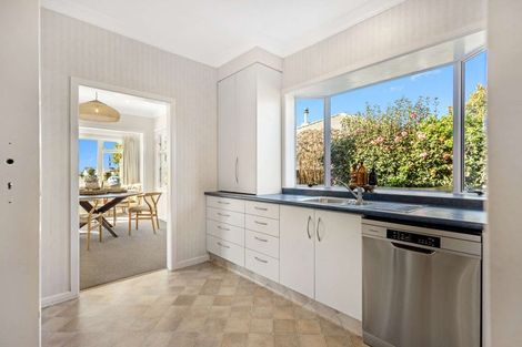 Photo of property in 221 Saint Leonards Avenue, Saint Leonards, Hastings, 4120