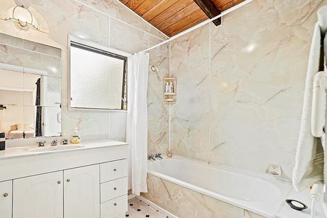 Photo of property in 2/10b Eastglen Road, Glen Eden, Auckland, 0602