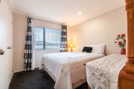 Photo of property in 36 Broadfield Street, Massey, Auckland, 0614