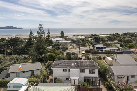 Photo of property in 36 Field Way, Waikanae Beach, Waikanae, 5036