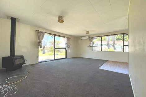 Photo of property in 100 Beach Road, Te Atatu Peninsula, Auckland, 0610