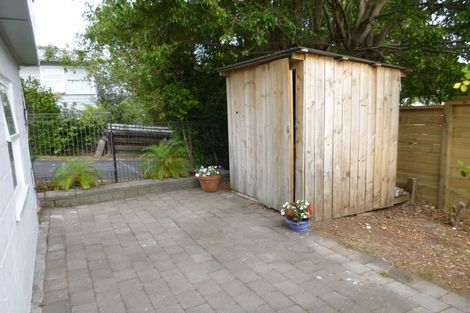 Photo of property in 22 Raymond Terrace, Northcote, Auckland, 0627