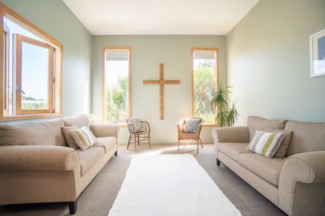 Photo of property in 27 Hall Place, Foxton Beach, Foxton, 4815