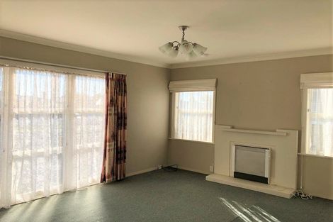 Photo of property in 6 Karaka Crescent, Levin, 5510