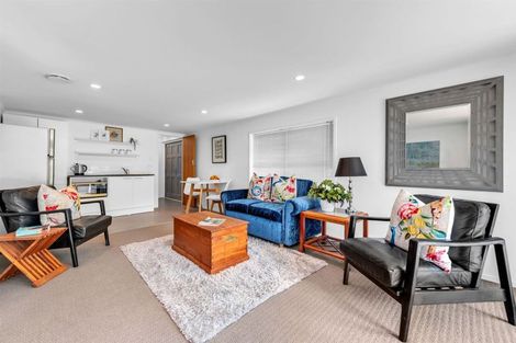 Photo of property in 5 Liston Crescent, Cockle Bay, Auckland, 2014