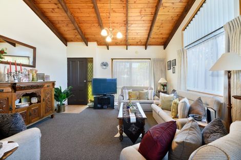 Photo of property in 4 Chablis Place, Henderson, Auckland, 0612