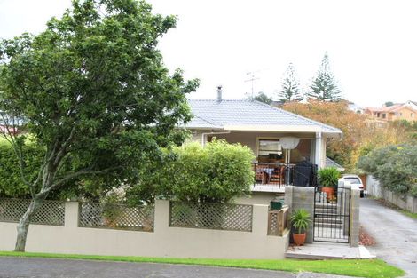 Photo of property in 2/21 Luplau Crescent, Cockle Bay, Auckland, 2014