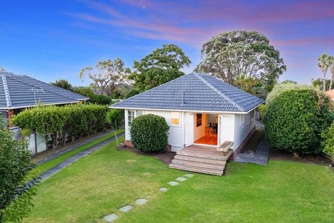 Photo of property in 18 Durham Street, Te Atatu Peninsula, Auckland, 0610