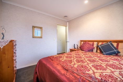 Photo of property in 36 Broadfield Street, Massey, Auckland, 0614