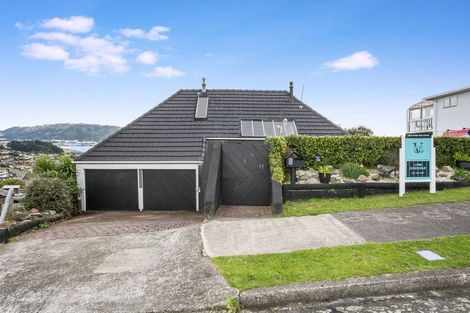 Photo of property in 8 Moray Place, Papakowhai, Porirua, 5024