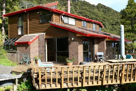 Photo of property in 53 Rayner Road, Piha, New Lynn, 0772