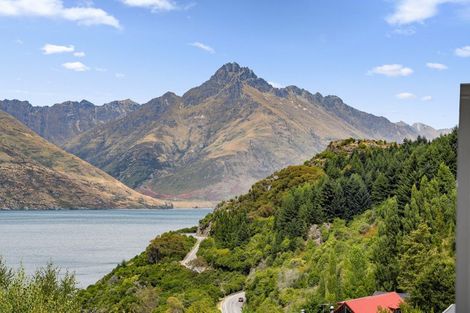 Photo of property in 2 Evergreen Place, Sunshine Bay, Queenstown, 9300