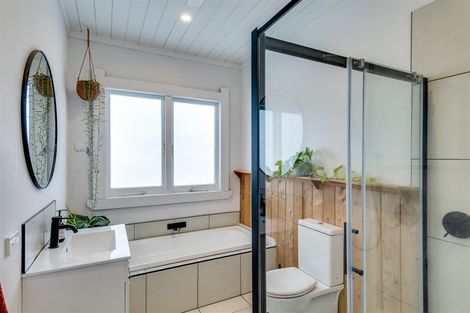 Photo of property in 1213 Caroline Road, Mayfair, Hastings, 4122